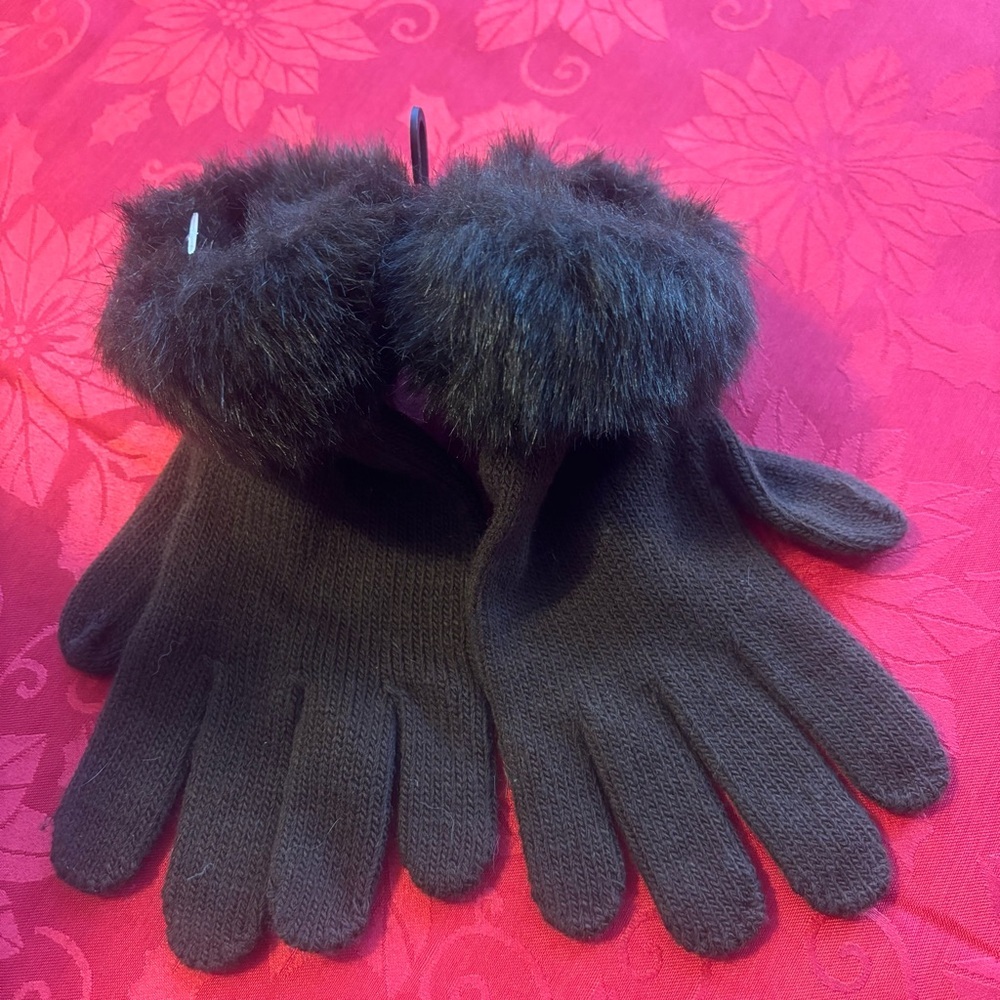 ❤️2/$15 or 3/$21❤️NWT Betmar New York Brown Knit Gloves w/Faux Fur Trim